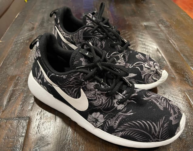 Nike Roshe Run Floral Print