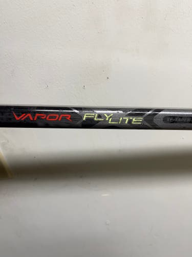 Senior Right Handed Mid Pattern  Vapor FlyLite Hockey Stick