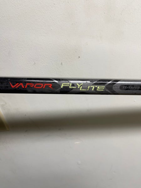 Senior Right Handed Mid Pattern Vapor FlyLite Hockey Stick