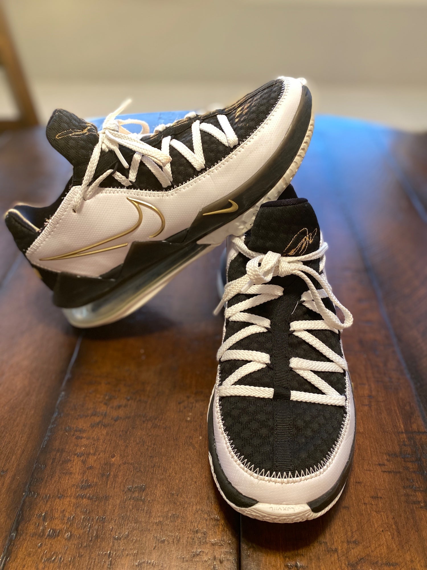 Nike Lebron 15 White Metallic!