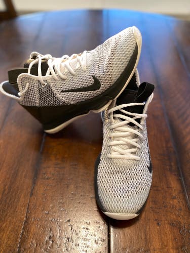 Nike Lebron Witness 4 White / Black Size 8