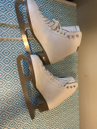 Used Riedell Figure Skates Size 8