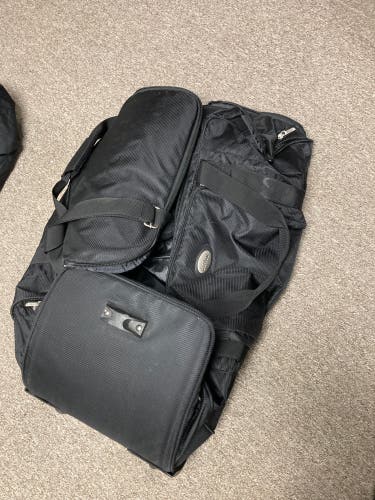 Titleist Wheeled Travel Bag Like New Condition