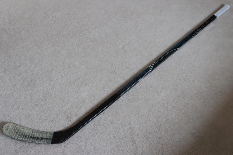 CCM Midnight U+ Crazy Light Hockey Stick - Pro Stock - Right - 85 Flex - 2