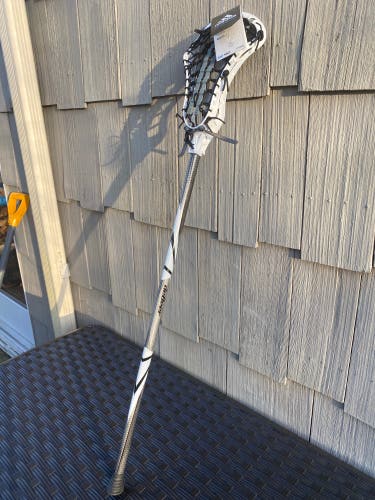Last One!!! New Women’s deBeer Triax 6000 Shaft With Adidas Halt Lacrosse Head