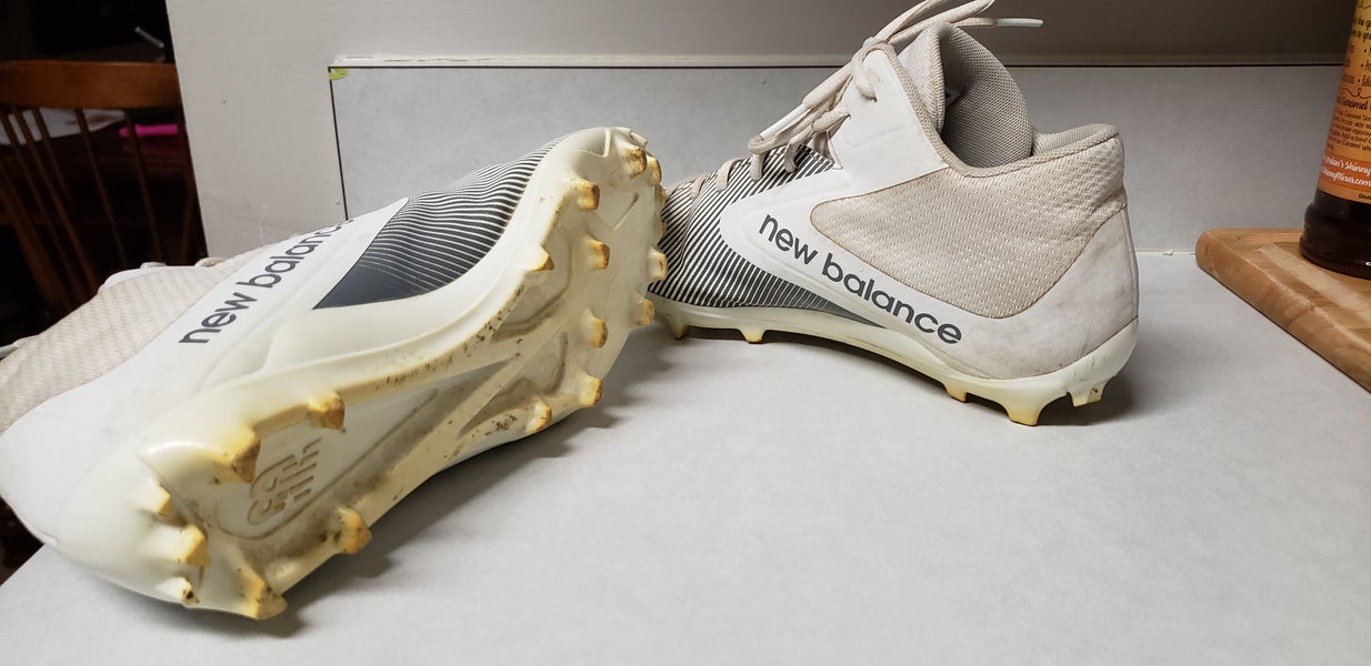 White Women's Adult Used Women's 9.5 Molded Cleats New Balance Low Cut Rush