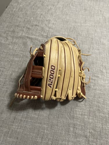Wilson A2000 outfield glove