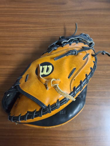 Used Wilson Right Hand Throw Catcher's A2000 Baseball Glove 32.5"