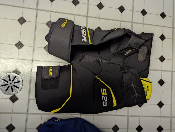Senior Slightly Used Large Bauer Supreme S29 Hockey Girdle and Shell