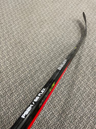 Bauer Hyperlite P92M curve 65 flex right stick