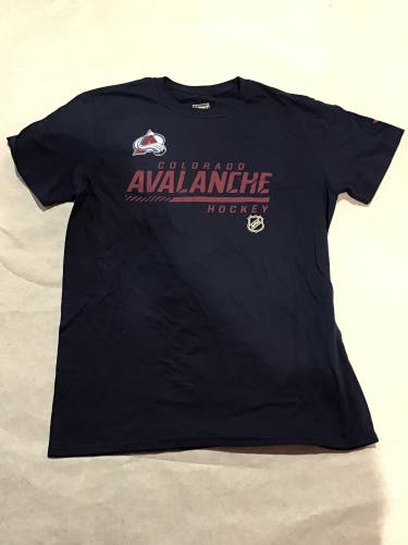 New Fanatics Colorado Avalanche Team Issue T-shirt SIZE MEDIUM