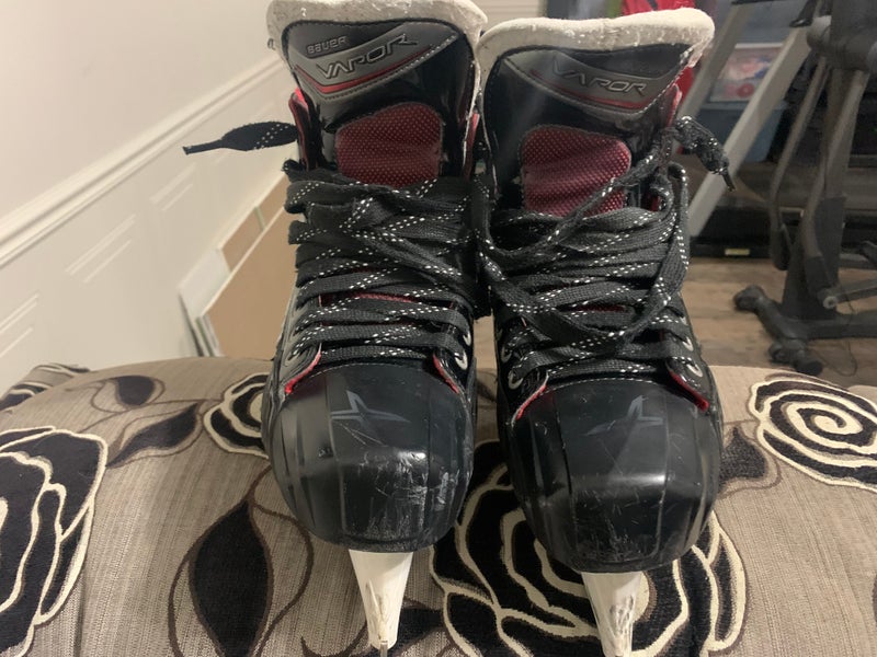 Senior Used Bauer vapor x900 Hockey Goalie Skates Extra Wide Width Size 8.5