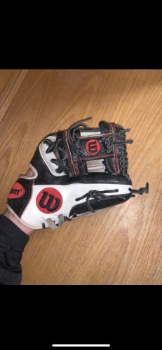 Used Right Hand Throw 11.5" A2000 Baseball Glove