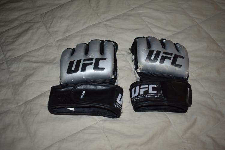 UFC Hand Pads, Black/Silver, Medium