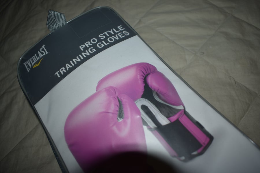 Everlast Pro Style Elite Workout Training Boxing Gloves, 12 Ounces, Pink 