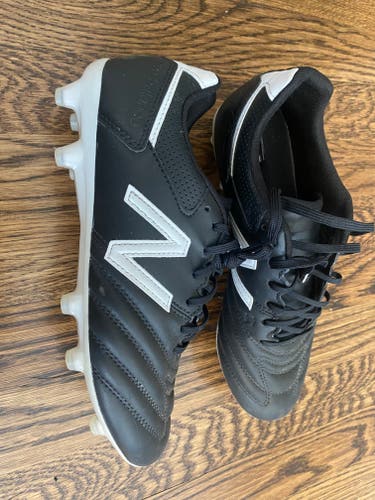 Black Men's Used Size 8.0 (Women's 9.0) Molded Cleats New Balance Cleats
