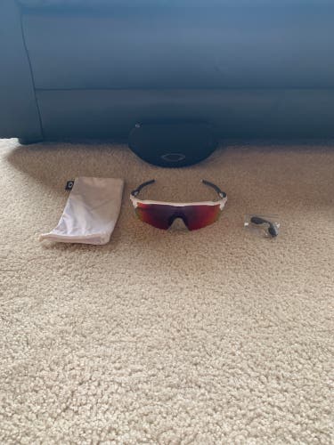 Used One Size Fits All Oakley Radar Sunglasses