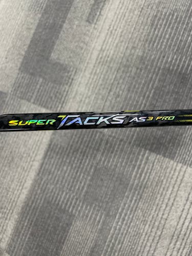 Intermediate Right Handed P29 65 Flex Super Tacks AS3 Pro Hockey Stick