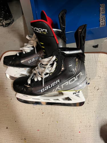 bauer vapor hyperlite skates size 7.5 fit 2