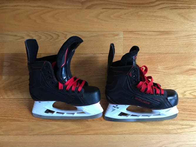 Junior New Bauer Vapor X500 LE Hockey Skates Extra Wide Width Size 3