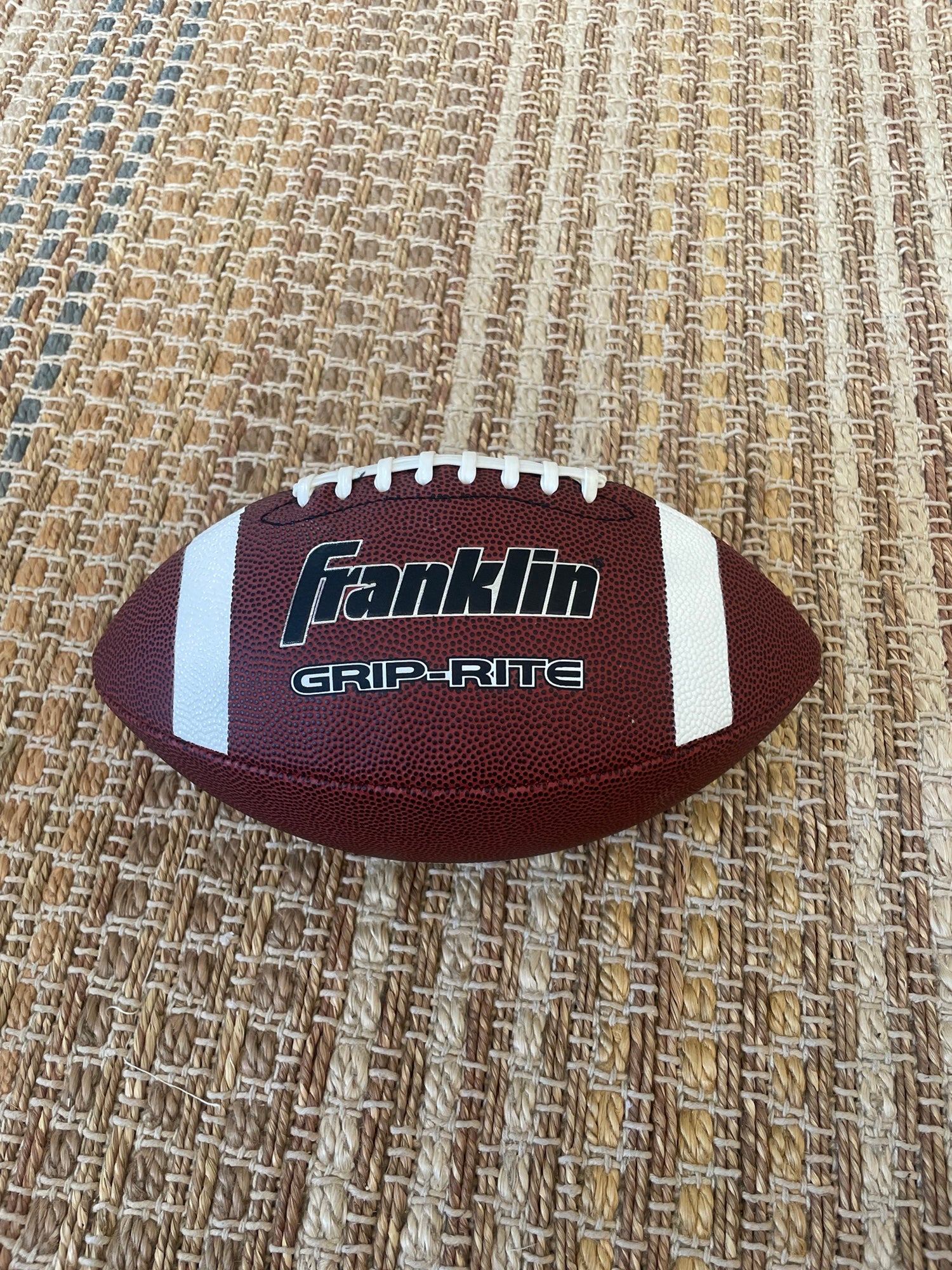 Franklin Sports Grip-Rite 100 Junior Rubber Football