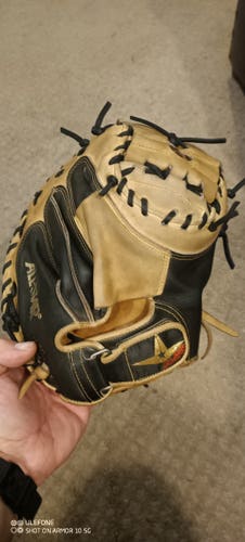 FSOT Used All Star Right Hand Throw CM3000BT Catcher's Glove 35"