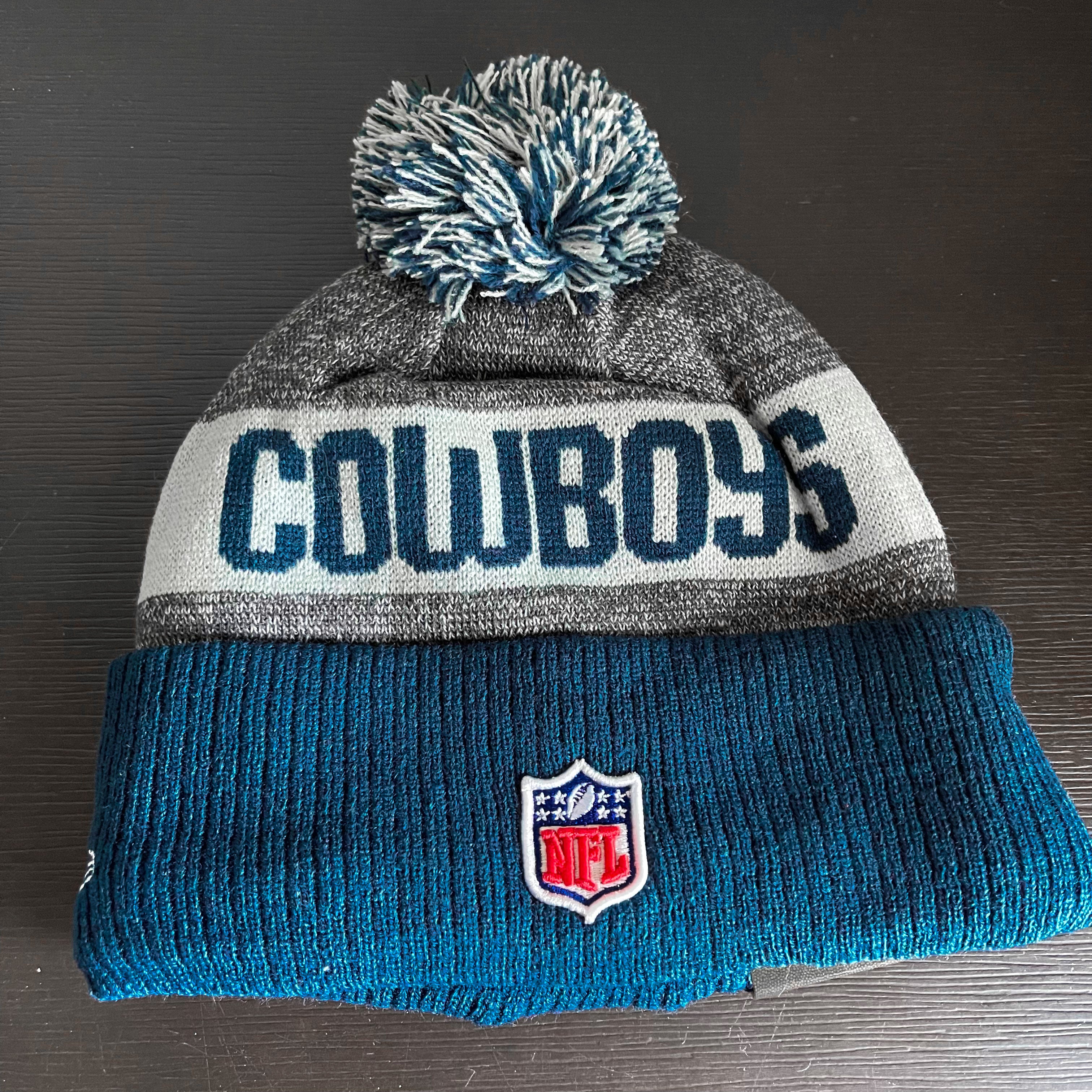 New Era Dallas Cowboys Wintry Pom Beanie – upstairs