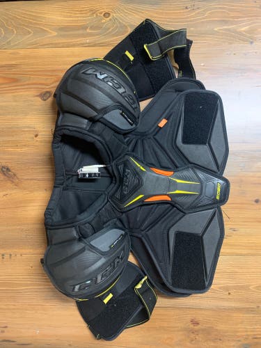CCM Tacks 9080 Shoulder Pads