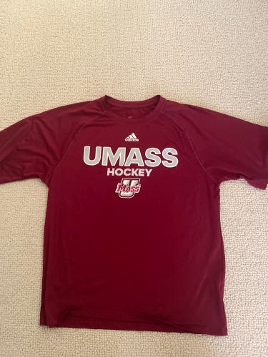 Adult Medium Adidas UMass Amherst Hockey Dry Fit Shirt