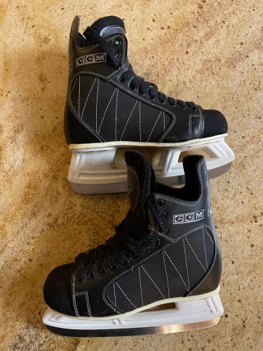 CCM powerline 440 hockey ice skates  size 8 m
