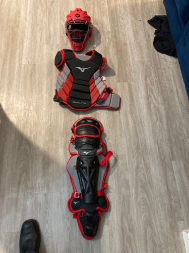 New Mizuno Samurai Catcher's Set