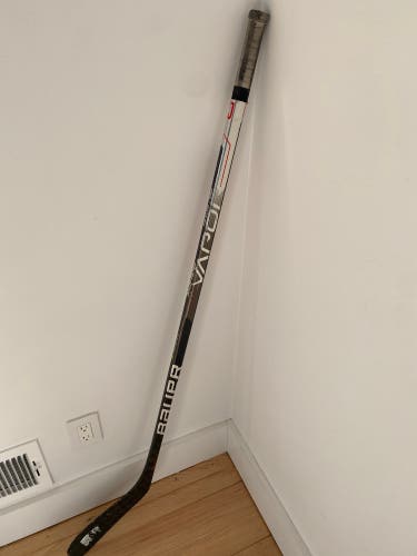 Youth Right Handed  Vapor Hyperlite Hockey Stick