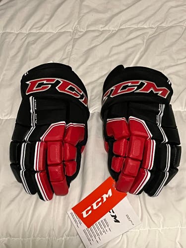 Brand New CCM QLT 290 Senior Gloves