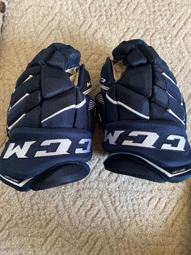Brand new Navy CCM FT390 Jetspeed gloves
