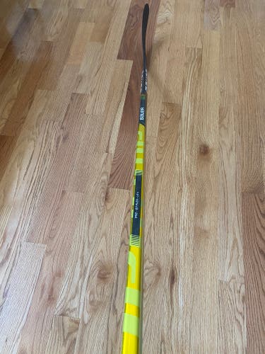 Senior Left Hand Mid Pattern  Supreme UltraSonic Hockey Stick