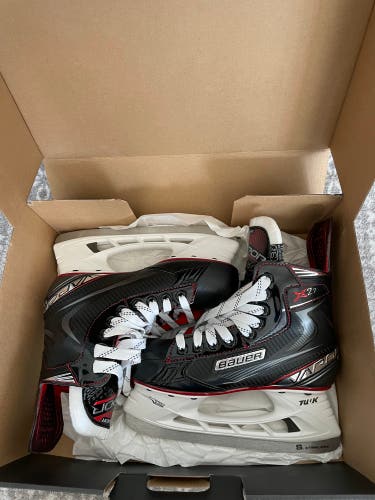 Junior New Bauer Vapor X2.7 Hockey Skates Regular Width Size 3.5