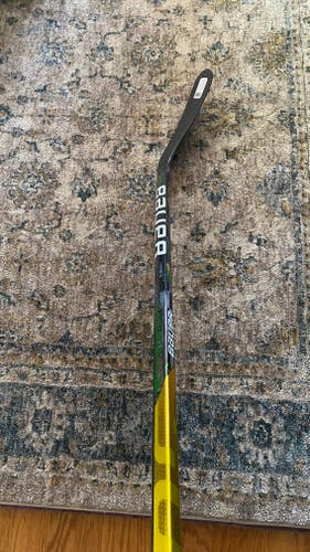 BRAND NEW Bauer Supreme UltraSonic Hockey Stick (P92 RH 77FLX SENIOR, GRIP)