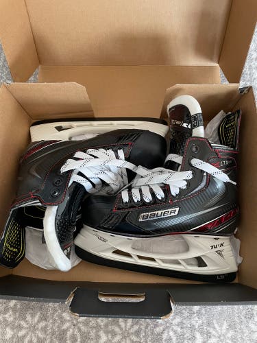 Junior New Bauer Vapor XLTX Pro Hockey Skates Extra Wide Width Size 4