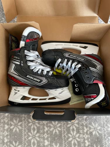 Junior New Bauer Vapor XLTX Pro+ Hockey Skates Regular Width Size 1
