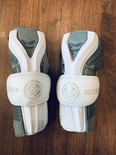 Used Large Maverik Rome Arm Pads