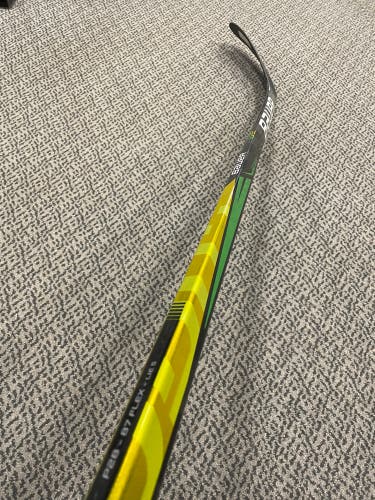Bauer Ultrasonic P28 curve 87 flex right hand