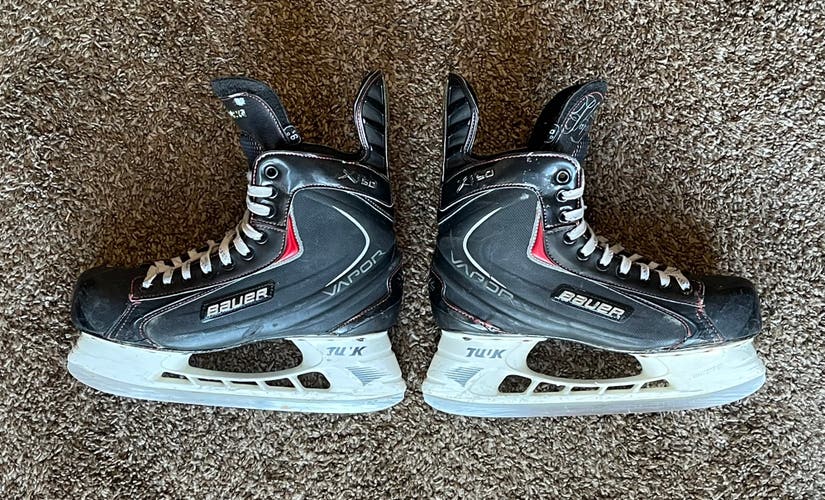Senior Bauer Regular Width  Size 9.5 Vapor X60 Hockey Skates