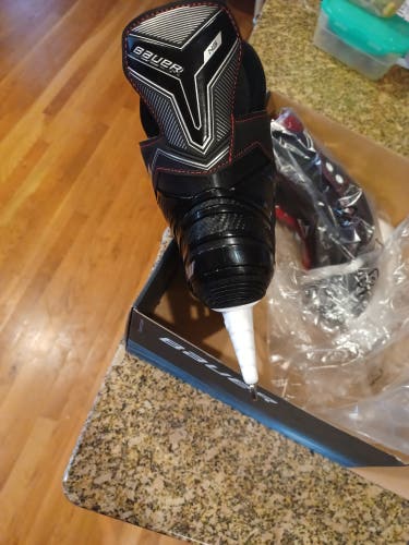 Junior New Bauer Ns Hockey Skates Regular Width Size 1