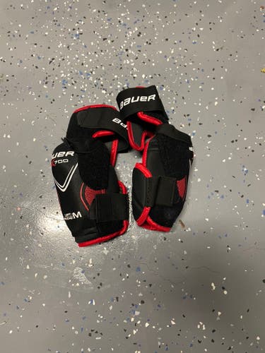 Used Medium Bauer Vapor X700 Elbow Pads