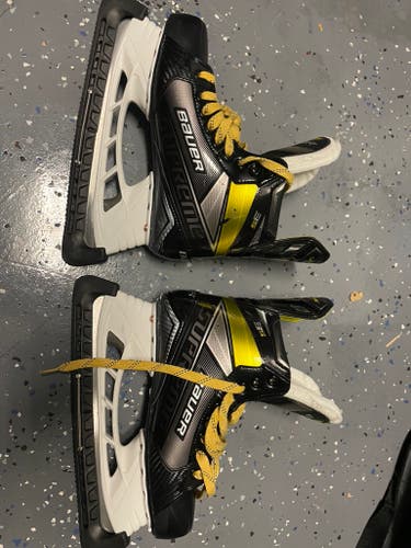 Senior Used Bauer Supreme 3S Hockey Skates Wide Width Size 7