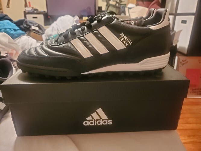 Adidas Mundial team
