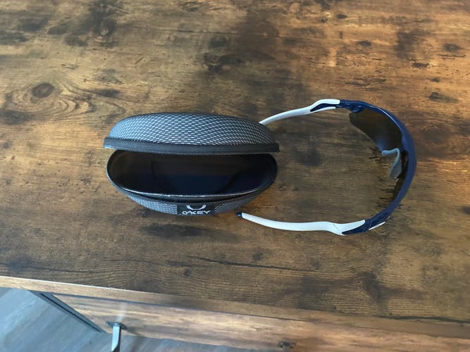 Blue Unisex One Size Fits All Oakley Sunglasses