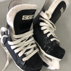 CCM Champion 90 size 8 Youth skates