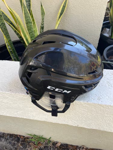 Near New Small CCM Resistance 300 Helmet