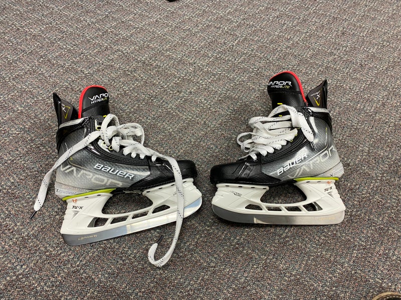 Senior New Bauer Vapor Hockey Skates Regular Width Size 6.5